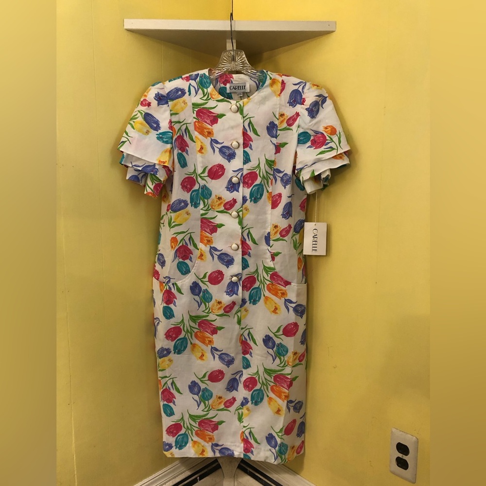 Carelle flowered sheath dress. Vintage and never worn.